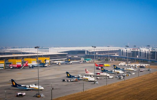 India bans incoming international flights for a week over virus