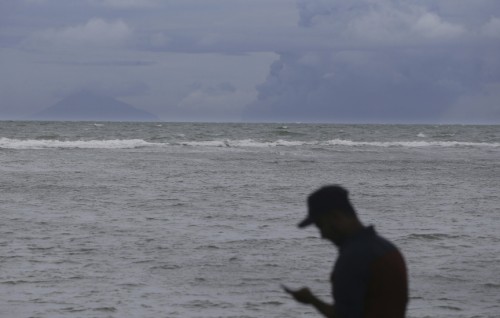 Tsunami alert lifted after undersea quake off Philippines