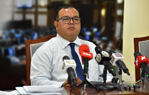 Nasheed ge amaluthah usoolu thakaa hilaafu, majlis raees kamun vaki kurevey varah vote hoadhunu: Aslam