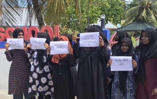 Teacher aku maa ginain salaam bunaathee Mathiveri School beleniveringe ihuthijaajeh, govaalee ithuru teacher inn hoadhumah