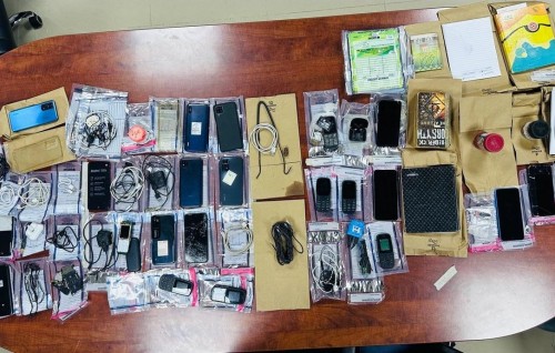 500,000 rufiyaa ge scam ehge massalaigai Maafushi jalu balai faaskoh, 22 phone athulaiganefi