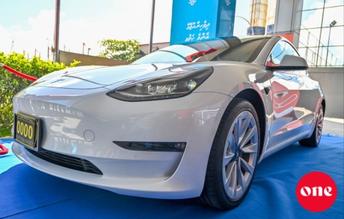 Tesla car eh libey Dhiraagu promotion gai baiverivumuge furusathu maadhamaa ah hamavaane