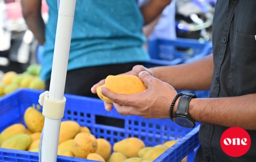 Baazaar gai dhon anbu thiyaagi vejje