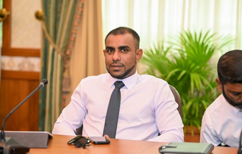 Bahppa ahttakai Faisalge udhaasthah: Yameenge guiroanugai dhen nujeheyne, khazaanaa ah aiybaanan furusatheh nudheynan