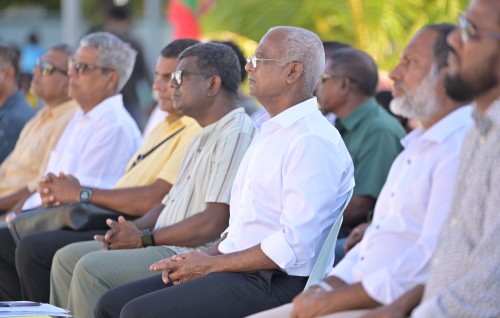 Zamaanee democracy ge sifathah miadhu fennan fashaifi: Raees