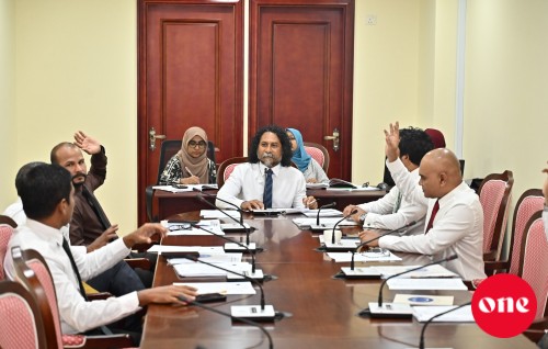 Budget bahusgai komme menber akah 15 minute, vazeerah 45 minutes dheyn committeen faaskoffi