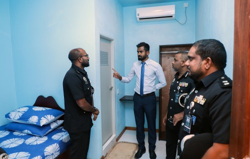 Miadhu landudhandi akah vaan jeheynee jalugai thibey meehun gadharuveri kamaa eku enburi mujuthama ah rujooua kurun: Mohamed fulhu