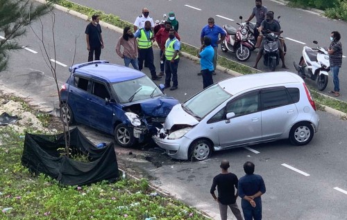 License neiy meehaku dhuhvvi car eh holhidha'ndhiehgai jehi bodethi gehllunthakeh
