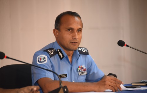 Bon govvi meehunah hamdharudheeve, ekamah hihvaru dhey meehunge mauloomaathu hoadhai, fiyavalhu alhaanan: Fuluhun