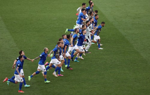 Italy balinuve 30 match, 82 aharuvee record aa hamakoh, mi team ah EURO negidhaanebaa?