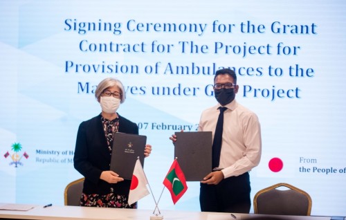 Japan in Raajje ah 8 ambulance  hadhiyaakuranee
