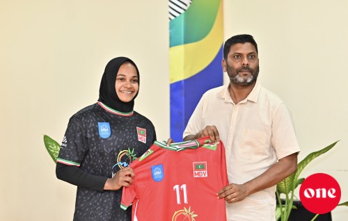 CAVA mubaaraathugai vaadhakuraa gaumee anhen volley team ah jersey havaalukoffi