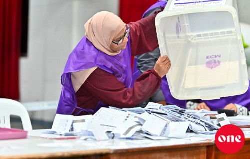 2 inthihaabu ehkollumuge vote ah re-registration ah maadhama hulhuvaalanee