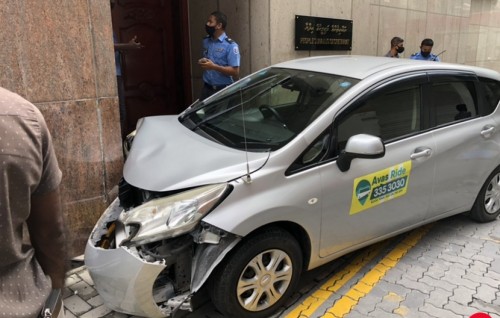 Car loses control, crash into parliament wall