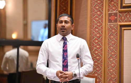 Raees vaudhuve vadigennevi varahvure maa rangalhah massaikai kurevijje: Mahloof
