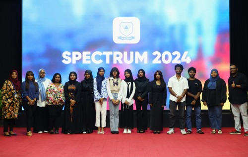 Villa College ge creative arts and design programme ge dharivarunge hunaru dhakkaalaifi
