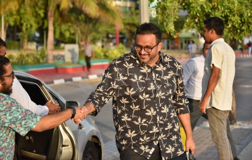 Beys faruvaa ah fahu Adeeb Raajje vadaigenfi