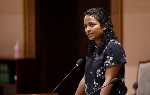 Civil service ge mathee magaamuthakun anhenun nufeney, onigan'dah badhalu thakeh gennan jehey: Shauna