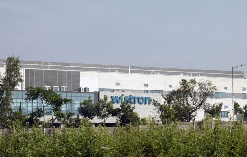India gai huri 600 Million dollar ge iphone ufahddhaa factory TATA group inn gannanee