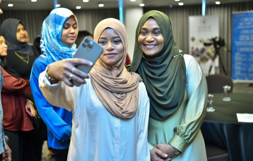 civil service ge mathy fanthy gai anhenun lead kurumah huri gonjehunthakaa medhu mashvaraakuranjehey: first lady