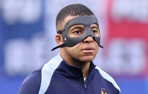 Mbappe mask gai practice match eh kulhefi, 2 goal jehi