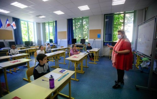 Covid ge nurahkka boduve France ge school thah bandhu koffi