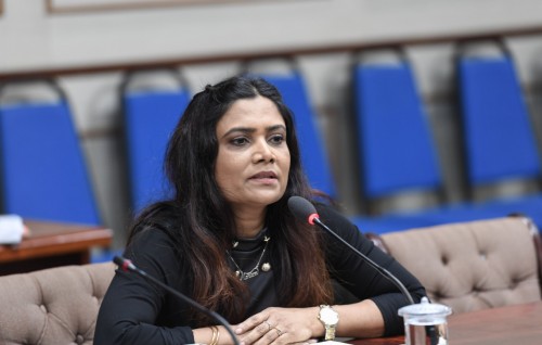 Broadcaster in aai re-broadcaster in ge aharee fee ma'aafu kohdheyn Raees ge arihun edhijje
