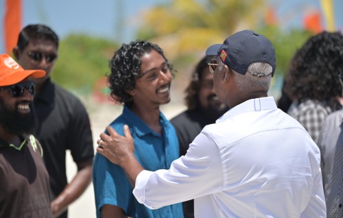 Vazeefaa hoadhaa meehun ah inaayatheh dheyn MDP ge manifesto gai himanaifi