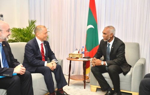 America ge safeeru Muizzu aa bahdhalu kuravvaifi