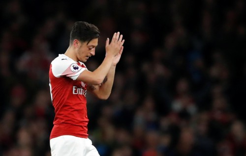Arsenal ge squad in beyrukollumun Ozil ge hiyyfalhaigen