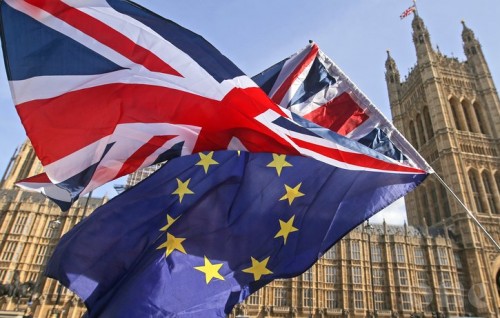 British government postpones Brexit vote