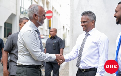 One Photo:  Raees, Male City Council ge members aa bahdhalu kurehvun