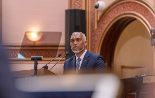 Roadha mahu Umra ah dhaa meehunnah ithuru 1,500 dollar hama jahsan Raees angavaifi