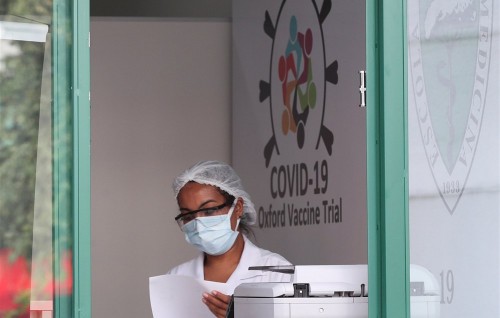 Oxford in ufaddhaa Covid vaccine ge volunteer eku maruvehjje