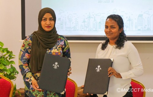 Thimaavettaa rattehi dhe mini bus gennanee