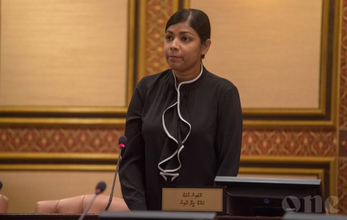 Dhivehi fasgandugai thibe dhivehi kiyavaakudhinnah museebaai jessumuge furusathu AAA ah dheegen nuvaane: Rozey