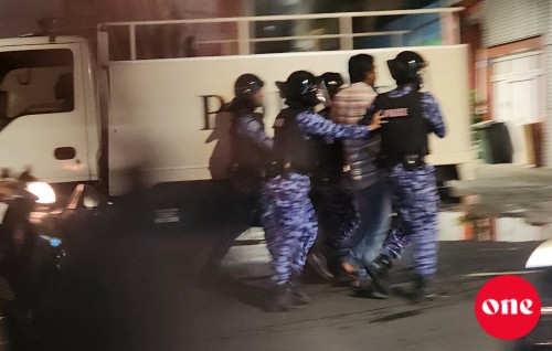 Reyge muzaaharaain hayyaru kuri 17 mehunge thereygai 9 anhenaku himeney