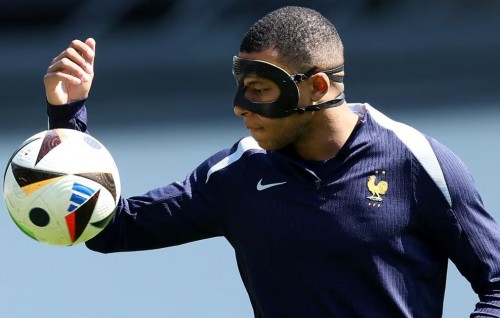 Mbappe kehmadhuvefai: Deschamps kanboduvanee mask elheema fenumah asarukuraathee