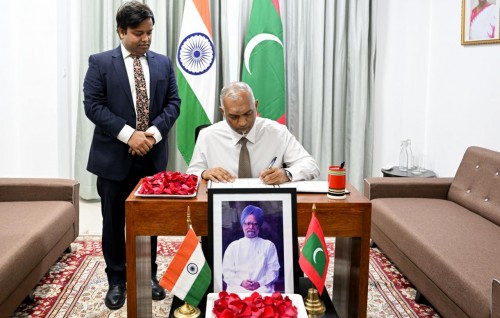 Manmohan Singh ge thauziyaa ge dhaftharugai Raees soikuravvaifi