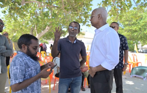 Veyvashu giraa sarahadhdhu himaayathkoh, bandharah beynunvaa badhaluthah genesdheynan: Raees