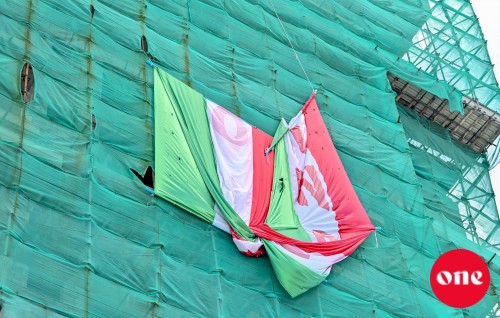 Raees Yaameen ge gekolhah vadhe  India out banner nagan kuri amuru baathil koffi