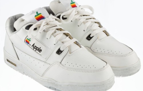 Apple logo jehi booteh 50,000 $ ah vikkaalanee