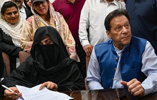Gaanoonaai hilaafah kaiveni kurehvvumun Imran Khan aai ambikambalun 7 aharah jalah