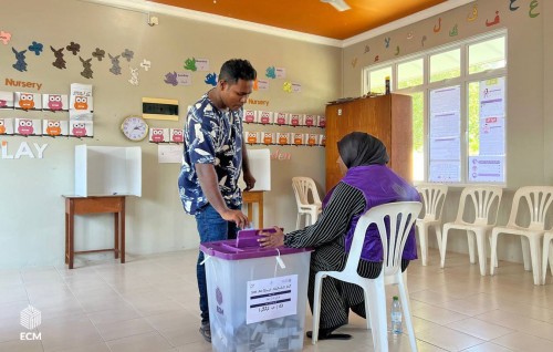 Council bi-election thakun PNC ah 4 gondi, furathama faharah Democrats ah kaamiyaabee eh