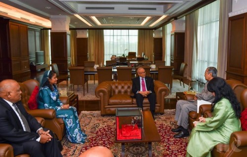Former President Maumoon meets with Malaysian Prime Minister