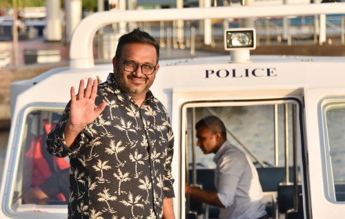 Adheeb ge mahcchah hushahelhi dhauvaa thah Court in beyru kollumun Adheebu minivan vejje