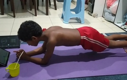 Dholhu gadi iru plank gai ove, 8 aharuge dhivehi kuhjjakah dhuniyege record eh!