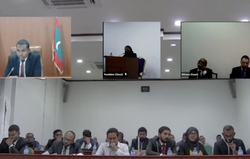 Aarah hiyaanaaiy: 3 phone thahuleelukuri  UK expert ah , eii kon baehge phone thakeh kameh neyngey!