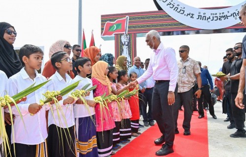 Bahppaafulhuge rashah Raees vadaigathumun rayyithun ufalun folhifai, maruhabaage safuthah bandharun school ah!