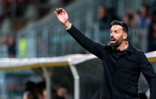 Kaamiyabee thakahfahu Nistelrooy, PSV coach kan dhookollaifi